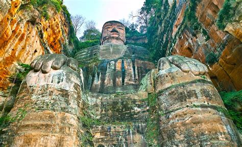  Der Leshan Riesige Buddha: Ein Meisterwerk der Steinmetzkunst und spiritueller Inspiration!