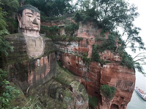 Die Heilige Stadt von Leshan – Ein gigantisches Meisterwerk buddhistischer Kunst!