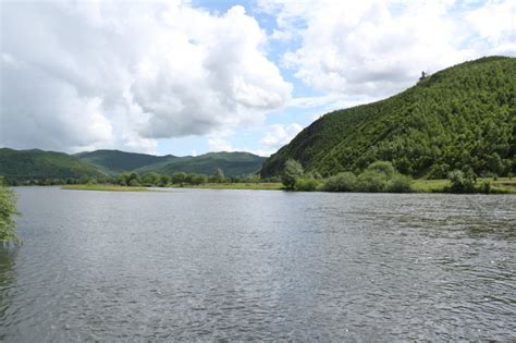 Das Yalu-Fluss-Ufer – Eine Melodie von Geschichte und Flussbrise!